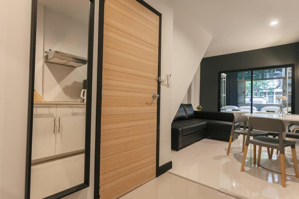 S2 Silom Large Room 4-6 Guests Full Kitchen Wifi Bangkok Esterno foto